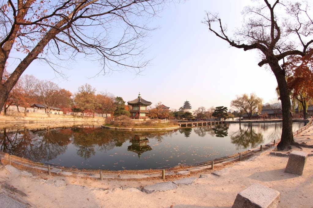 gyeongbokgung palace lake